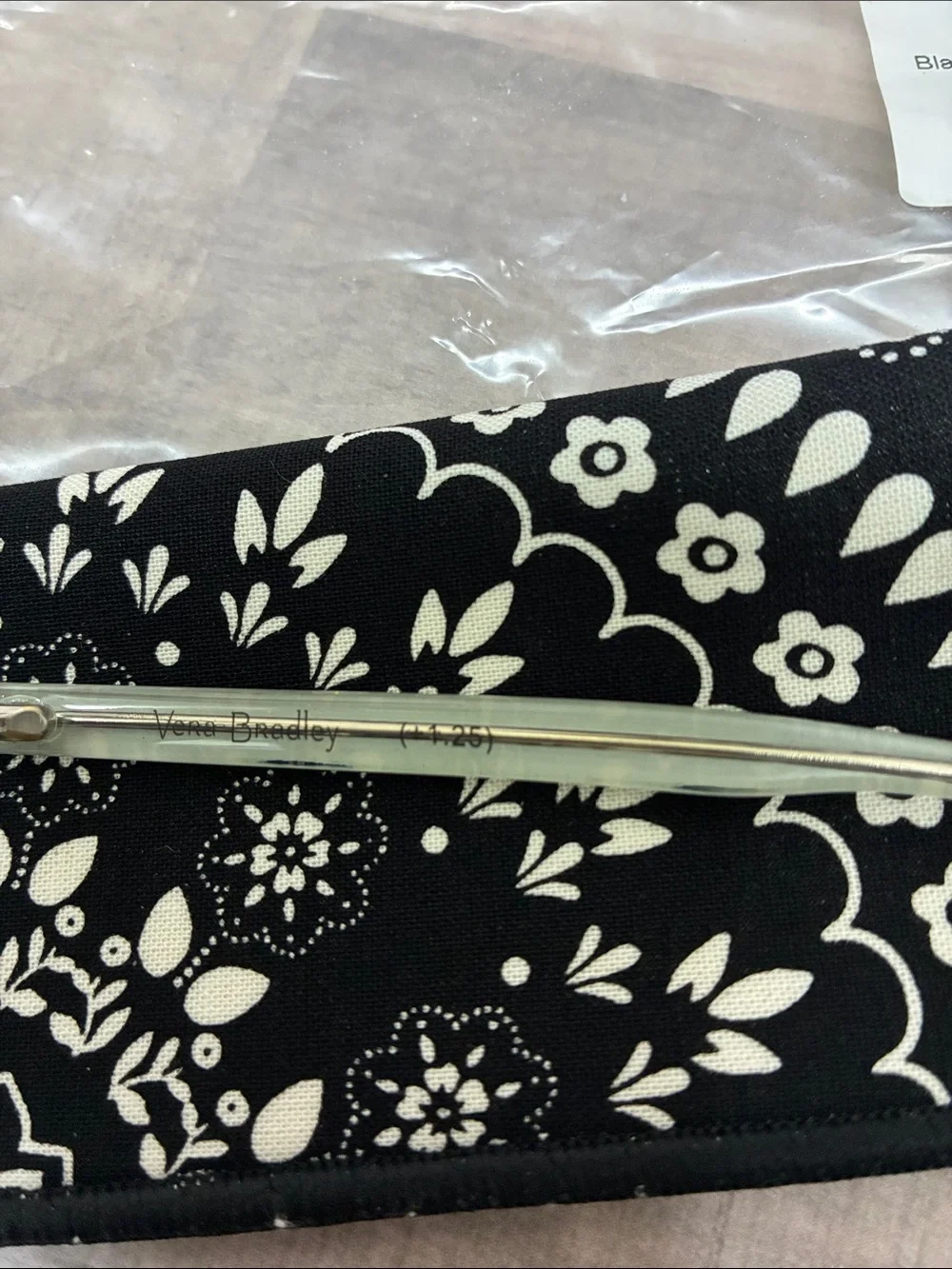 Vera Bradley~Mackenzie Readers~Black Bandana Medallion~Strength +1.25